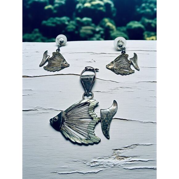 Signed Artisan Fish Pendant & Earrings Set Silver Tone Nautical Boho Jewelry - Picture 10 of 10